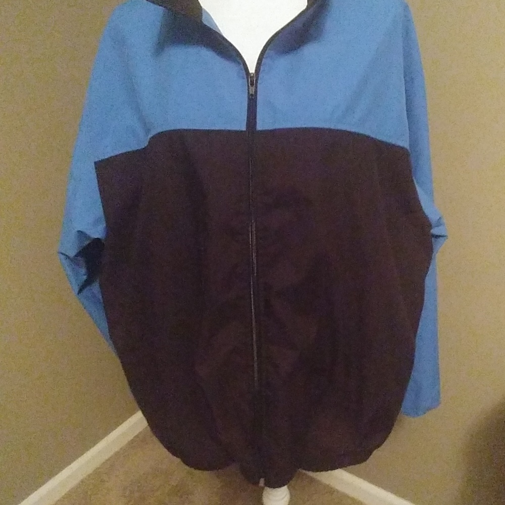 Mens Consensus golf windbreaker.